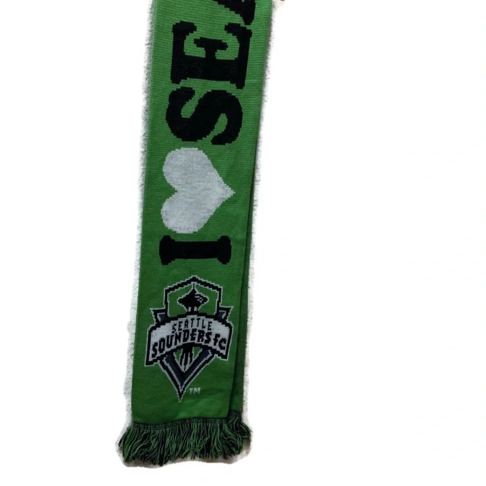 I ❤️ Seattle, Seattle Sounders FC soccer scarf.